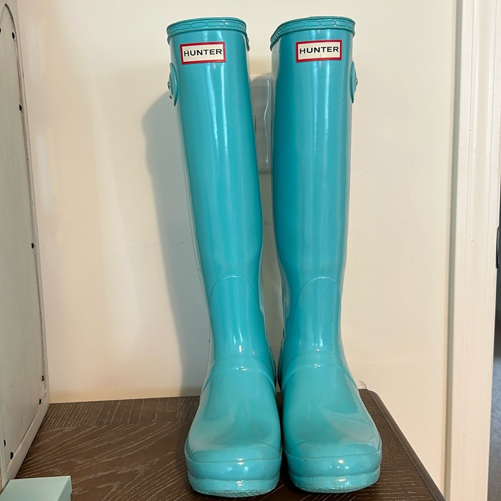 Hunter rain boots. Teal. Great condition.